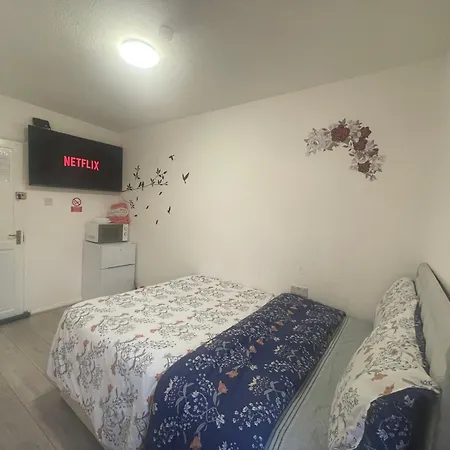North Avenue Guest House Ltd, Heathrow Airport-Free Parking Hayes  Exterior photo