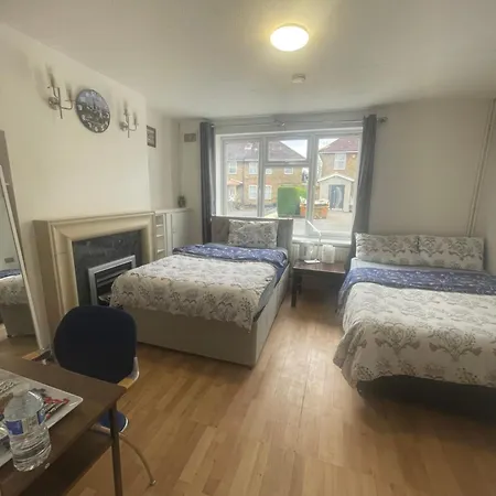 North Avenue Guest House Ltd, Heathrow Airport-Free Parking Hayes  Exterior photo