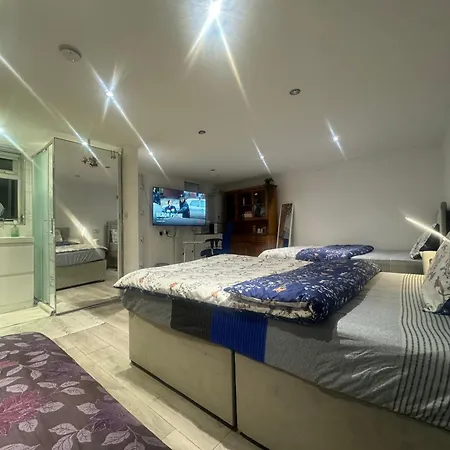 North Avenue Guest House Ltd, Heathrow Airport-Free Parking Hayes  Exterior photo