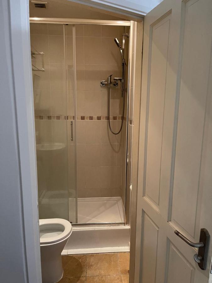 North Avenue Ltd, Heathrow Airport-free Parking Habitación en casa particular Hayes (Greater London)