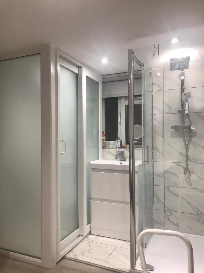 Habitación en casa particular North Avenue Ltd, Heathrow Airport-free Parking Hayes (Greater London)