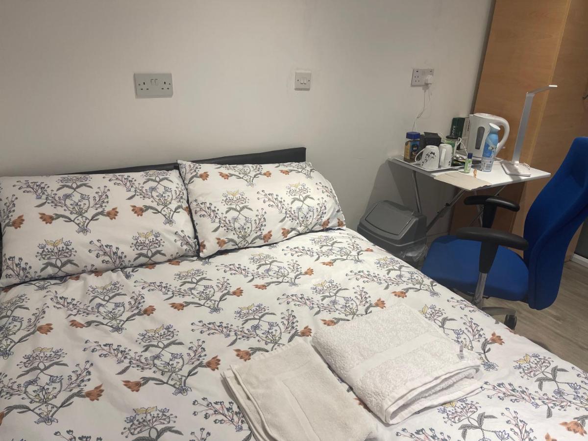 North Avenue Ltd, Heathrow Airport-free Parking