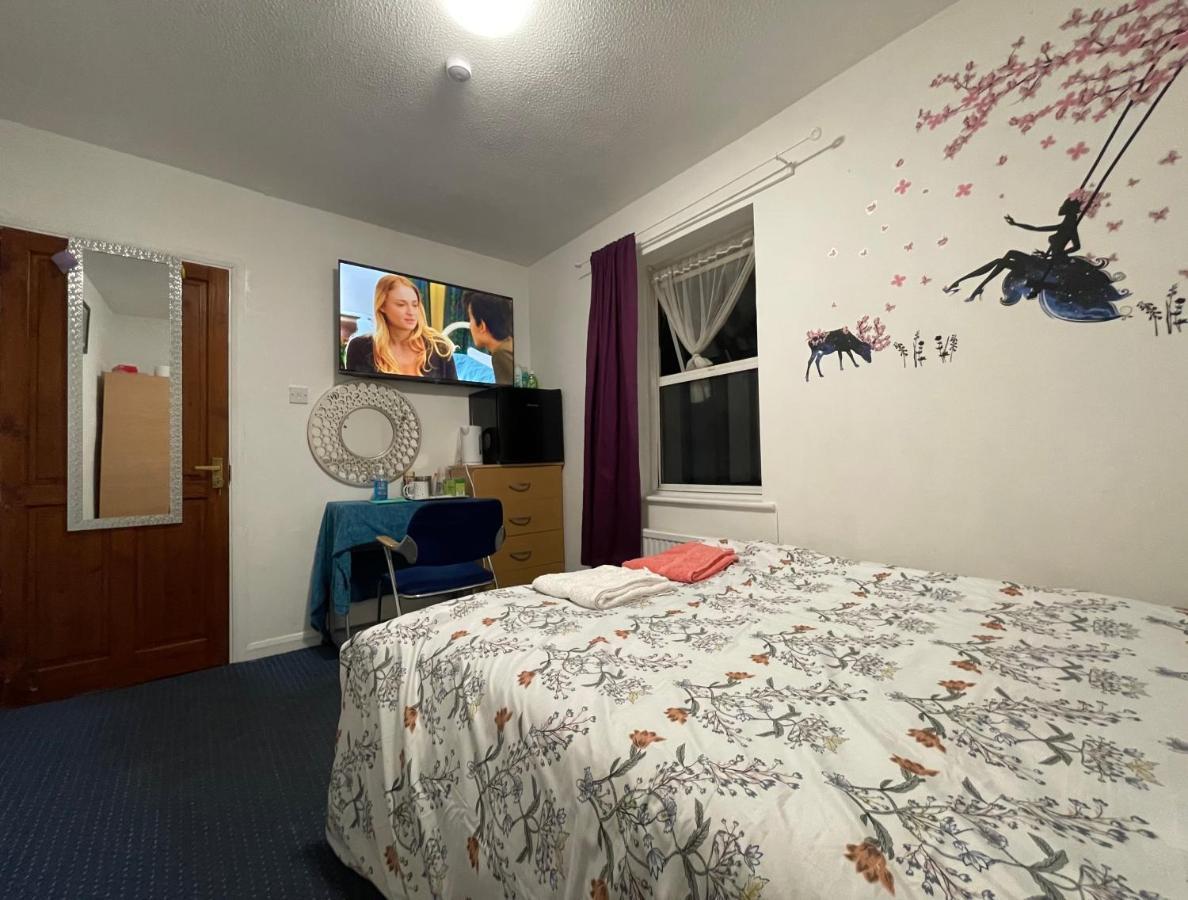 Habitación en casa particular North Avenue Ltd, Heathrow Airport-free Parking Hayes (Greater London)