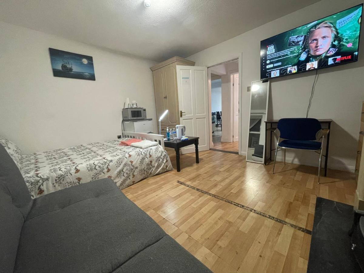North Avenue Ltd, Heathrow Airport-free Parking Habitación en casa particular Hayes (Greater London)