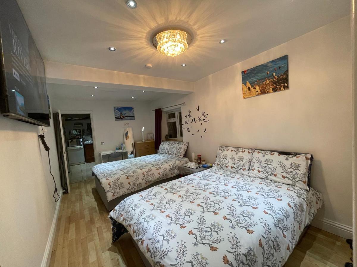 North Avenue Ltd, Heathrow Airport-free Parking Habitación en casa particular Hayes (Greater London)