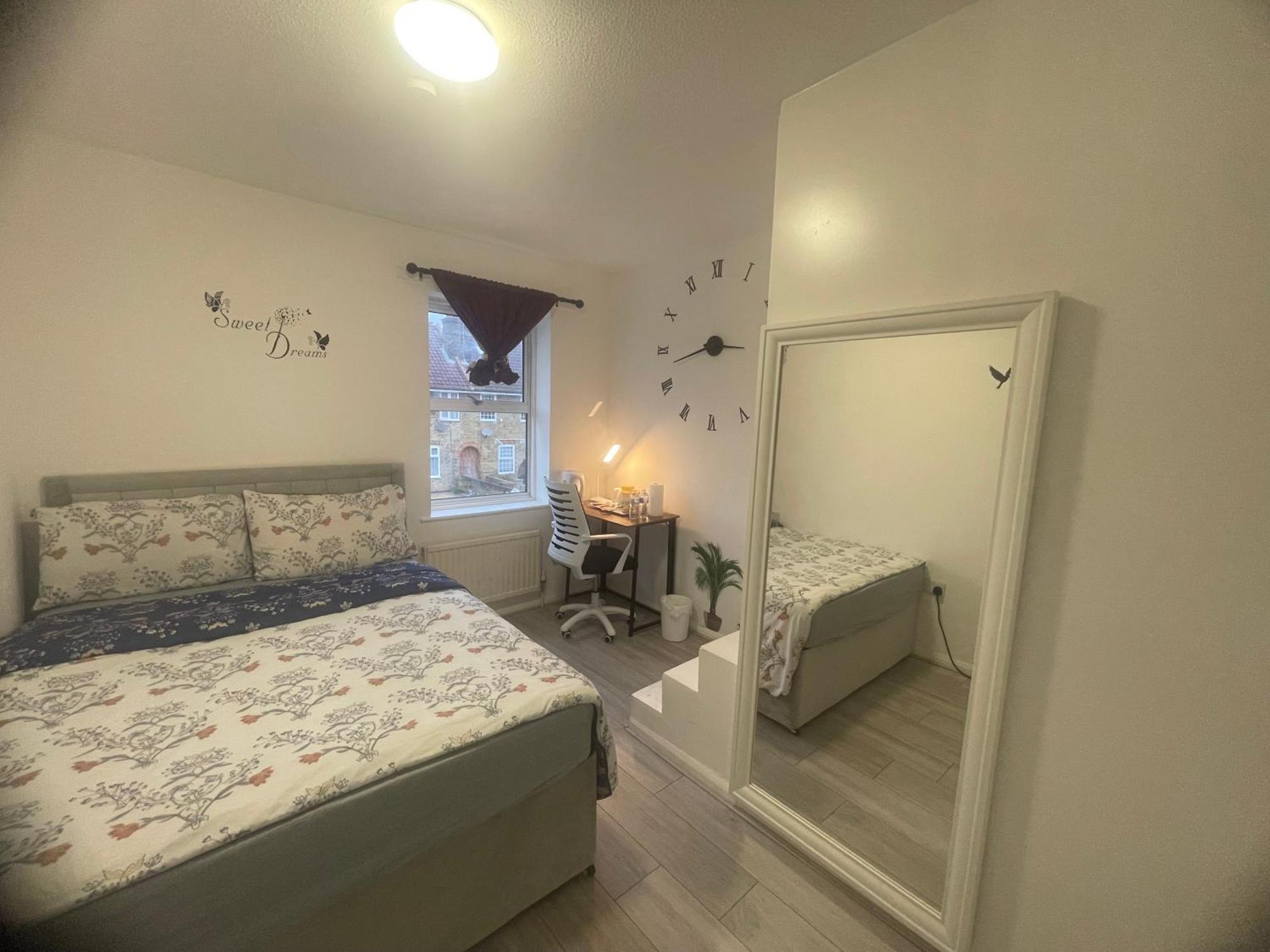 North Avenue Ltd, Heathrow Airport-free Parking Habitación en casa particular Hayes (Greater London)