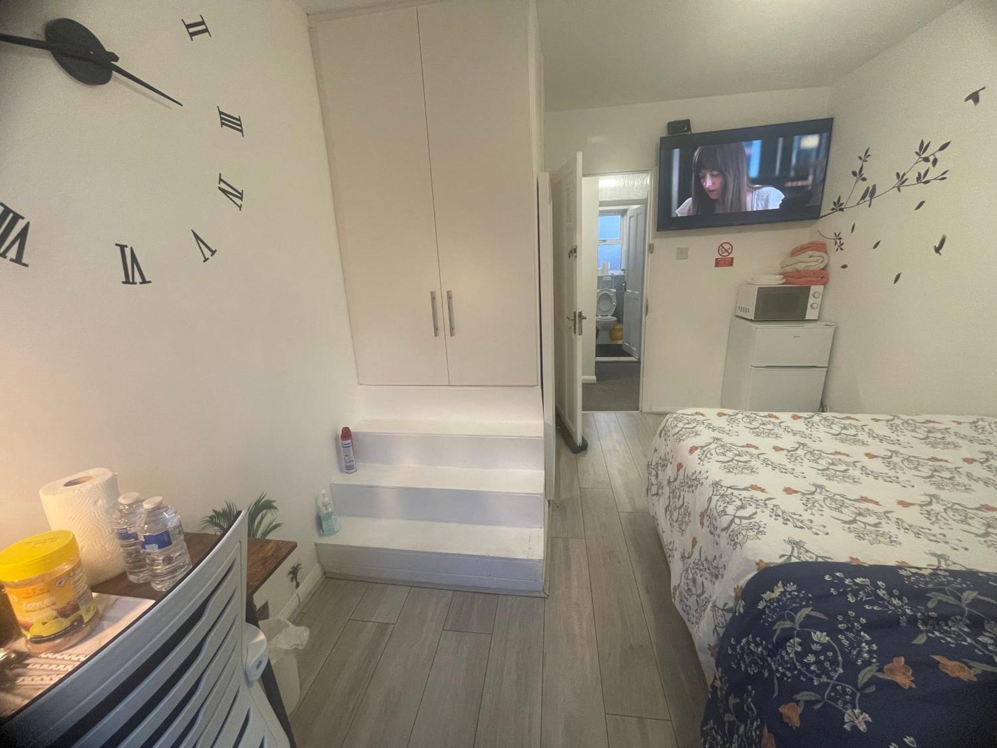 North Avenue Ltd, Heathrow Airport-free Parking