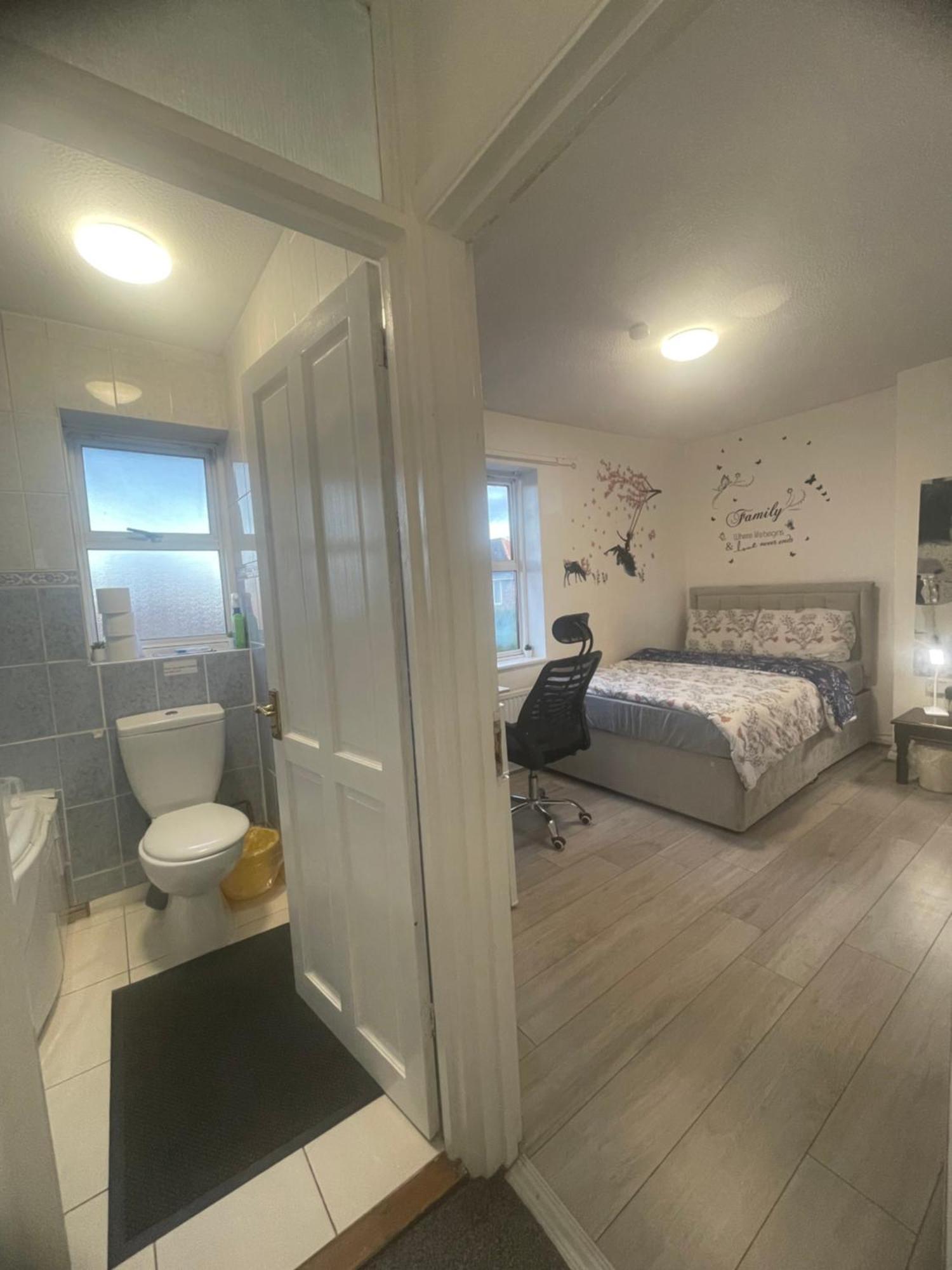 North Avenue Ltd, Heathrow Airport-free Parking *
