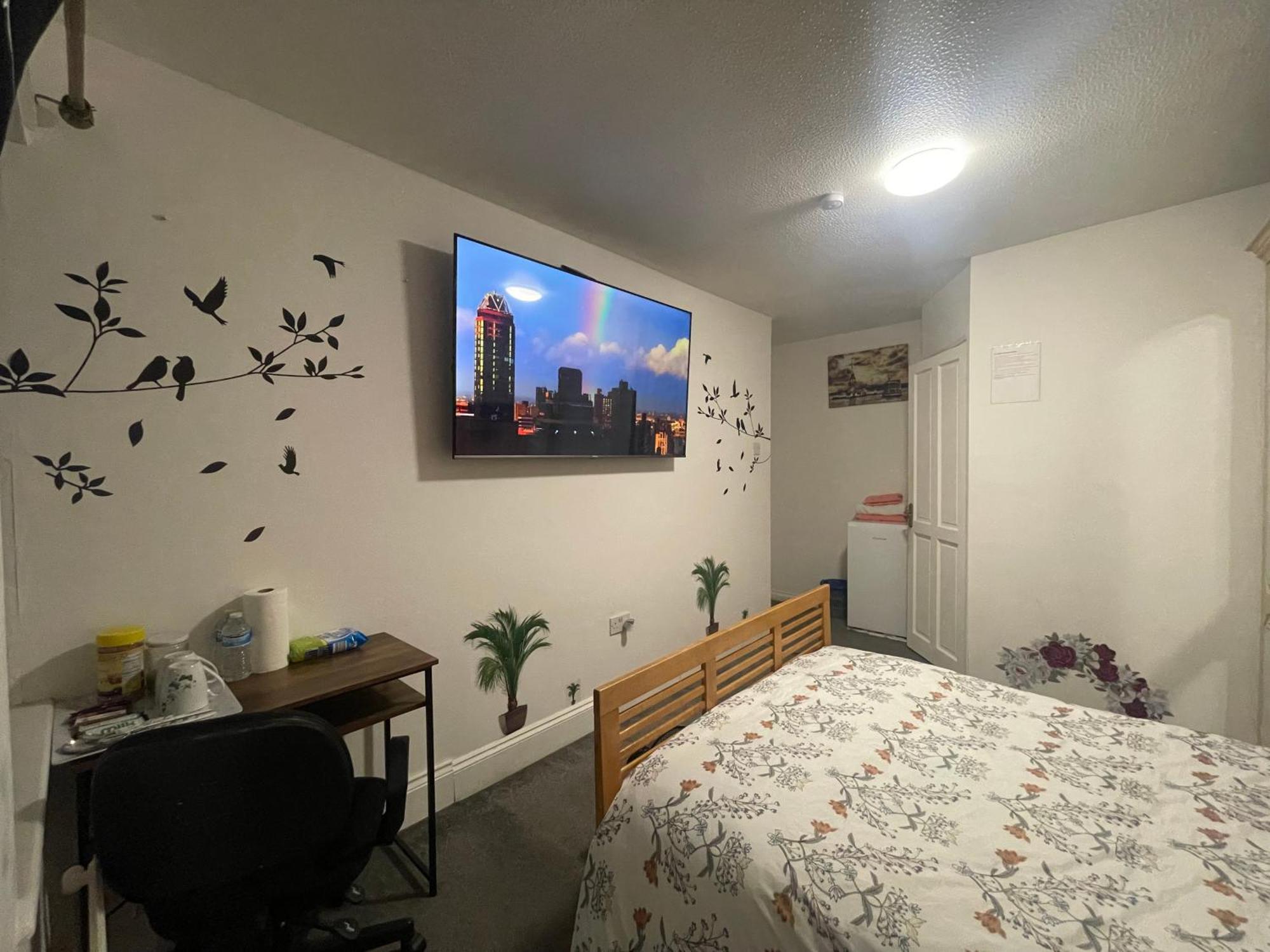 North Avenue Ltd, Heathrow Airport-free Parking Hayes (Greater London)