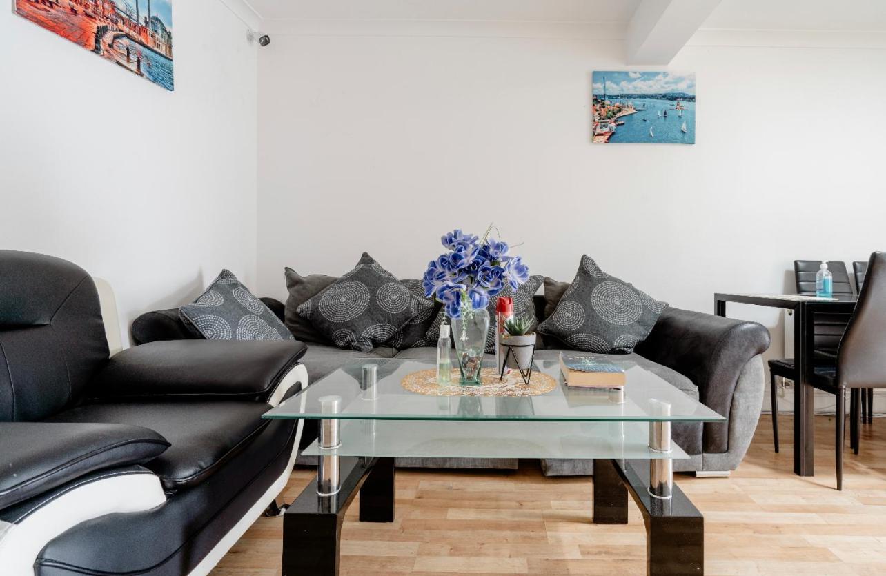 North Avenue Ltd, Heathrow Airport-free Parking Habitación en casa particular