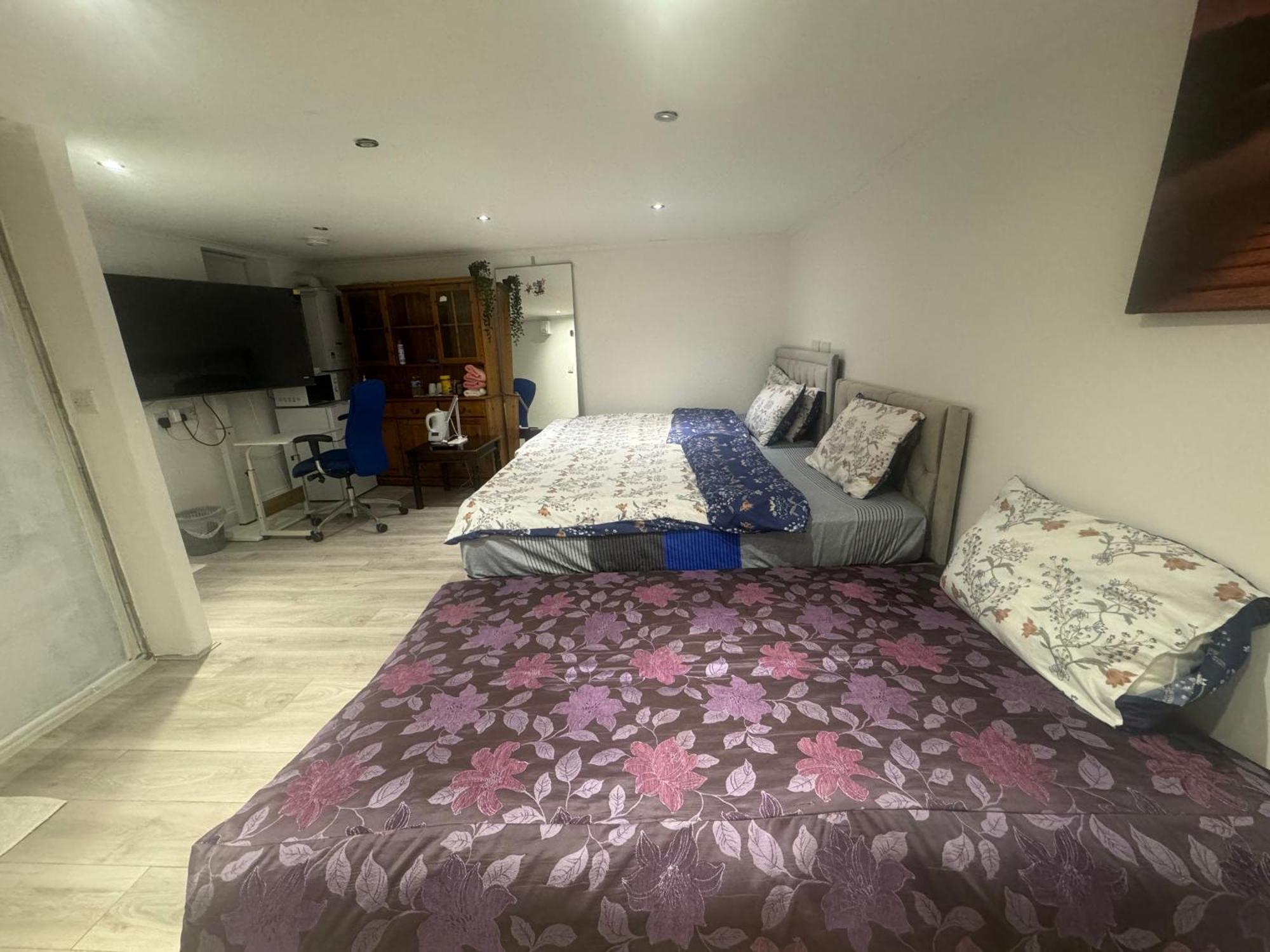 Habitación en casa particular North Avenue Ltd, Heathrow Airport-free Parking Hayes (Greater London)