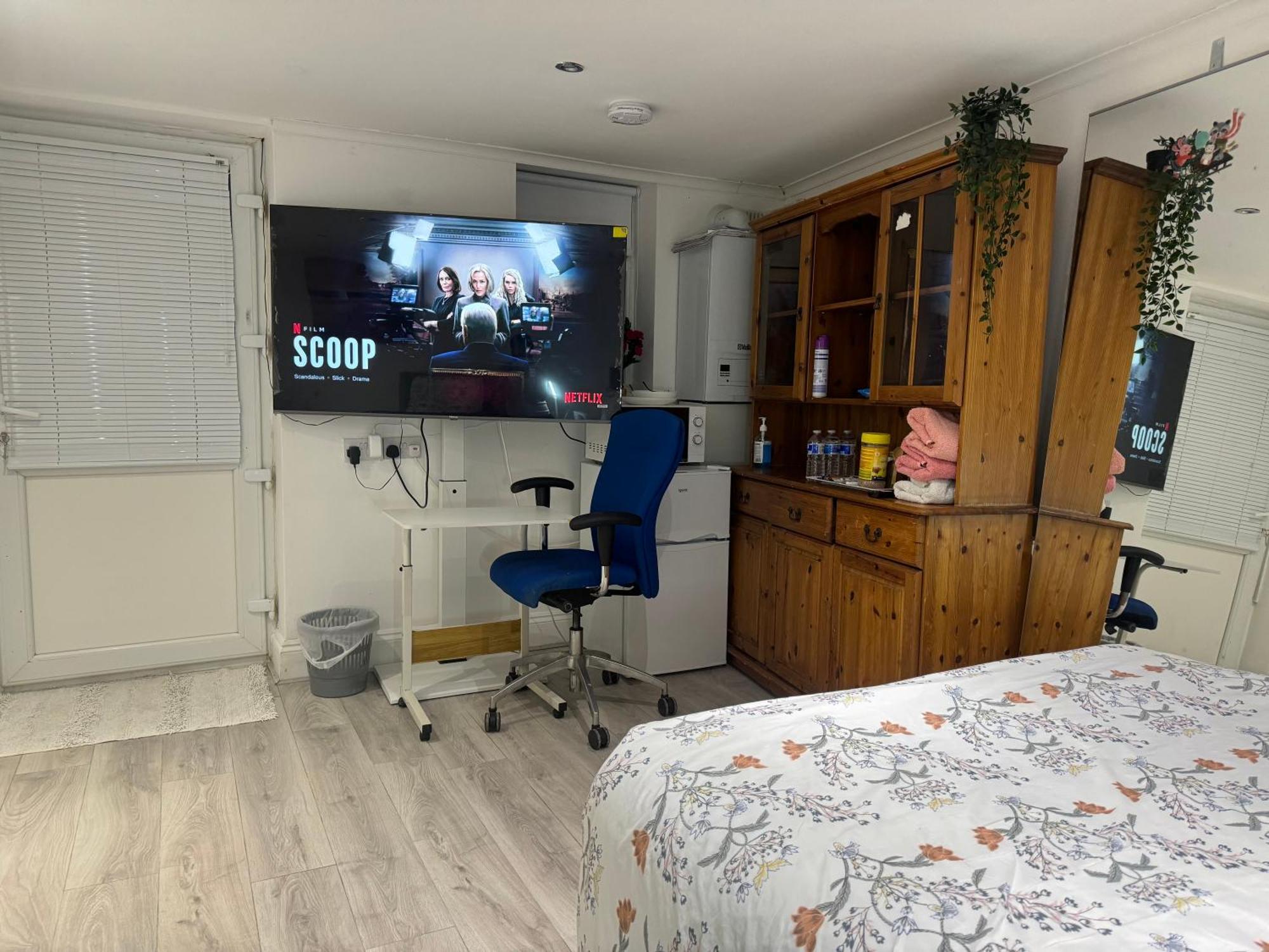 North Avenue Ltd, Heathrow Airport-free Parking Hayes (Greater London)
